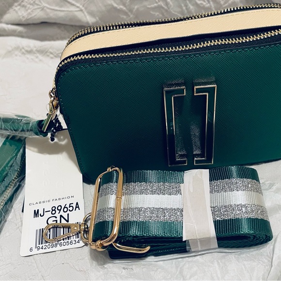 Green Crossbody purse stunning gift new with clutch 2 piece set VEGAN LEATHER - Picture 4 of 13